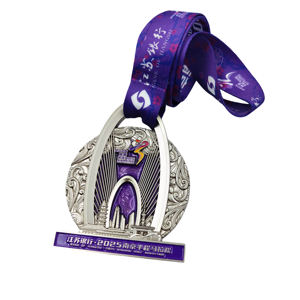 Medaglia Moderna Antica per Maratona in Lega di Zinco, Placcata in Oro, Argento e Bronzo, con Stampa Tipografica Musicale e Croce - Product Image 6