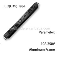 Prise de courant PDU 6 voies LE Data Center Prise de courant CA universelle Certifiée ISO Montage en rack Fabriqué en alliage d'aluminium Plastique 220-250VAC