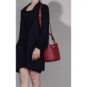 กระเป๋าถือแฟชั่นสไตล์ใหม่สำหรับสุภาพสตรี ดีไซน์ทรงตะกร้า กันน้ำได้ พร้อมสายสะพายไหล่ - Product Image 3