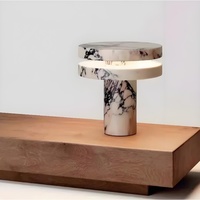 Lampe de bureau en marbre d'art moderne et luxueuse avec couleur et taille personnalisables pour les espaces de vie intérieurs haut de gamme des hôtels et villas