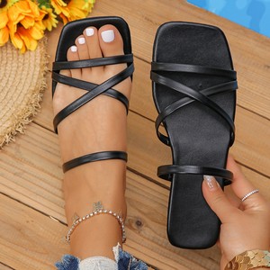 LYZ-1 pantoufles plates tongs ont des sangles croisées à la mode 2025 nouveau produit 35-44 grande taille usine directe - Product Image 5