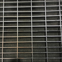 Plateforme de circulation industrielle robuste en acier pressé, antidérapante, haute résistance et facile à entretenir