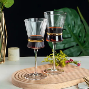 Nuovo Arrivo: Set <span class=keywords><strong>di</strong></span> Calici da <span class=keywords><strong>Vino</strong></span> <span class=keywords><strong>Rosso</strong></span> in Cristallo Senza Piombo Personalizzabili, Bicchieri da Matrimonio Soffiati a Mano con Bordo Dorato - Product Image 3