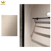 Panneaux muraux contemporains en SPC à emboîtement - Étanches, ignifuges, écologiques, couleurs personnalisées, pour usage professionnel - Design intérieur direct