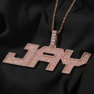 สร้อยคอจี้ตัวอักษรภาษาอิตาลิกแบบเต็มตัวประดับเพชร CZ สีสันสดใส สร้อยคอชื่อสั่งทำได้สำหรับผู้หญิงและผู้ชาย - Product Image 4