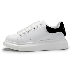 Nouveauté Chaussures de sport unisexes de haute qualité en cuir véritable Sneakers de créateur blancs tendance <span class=keywords><strong>pour</strong></span> hommes - Product Image 3