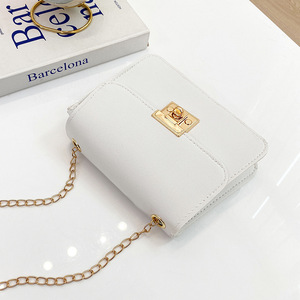 PLAYMAX Nouveau Sac Messager Classique Imperméable pour Femme avec Bandoulière Chaîne Réglable en Cuir PU Couleur Unie Petit Format - Product Image 2