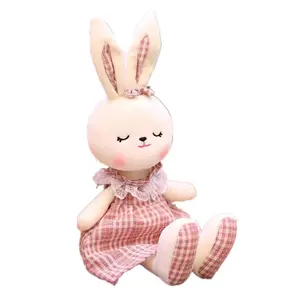 Conception personnalisée Cadeau souvenir portant une robe à carreaux rose Jouets en peluche lapin blanc à longues oreilles Jouet en peluche lapin