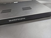 Nuevo diseño Wupro WP7 Gabinete de TV láser montado en la pared 20kg Carga máxima Bandeja de proyector UST telescópica motorizada eléctrica sin ruido