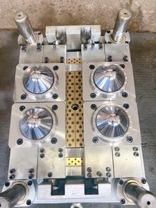 עצמאי עצמי נעילת זנב ארוך או קצר פלסטיק זנב רחב פה PET Preform עובש שנעשה על ידי P20 ו S136 פלדה עם התקשות - Product Image 3