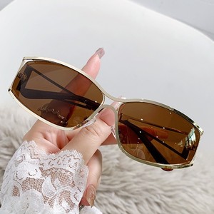 Gafas de sol rectangulares Y2K con montura completa UV400, protección solar para mujer, gafas de moda con montura metálica - Product Image 1