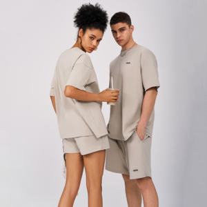 Camiseta Oversize Beige para Mujer, Manga Corta, Cuello Redondo, Estilo Urbano, Unisex, con Estampado de Logotipo, Corte Holgado, Ropa Deportiva Informal, para Parejas - Product Image 3