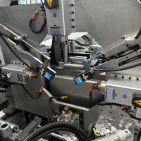 Vente directe d'usine - Centre d'usinage CNC intelligent à 13 axes pour la découpe et le fraisage de profilés de portes et fenêtres en aluminium