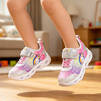 Logo personnalisé Baskets pour enfants Fabricant Mignon motif de dessin animé coloré Semelle lumineuse LED Filles Chaussures de sport décontractées