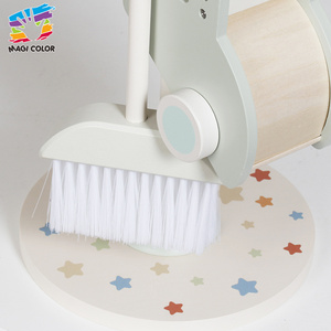 Ensemble d'outils de nettoyage <span class=keywords><strong>en</strong></span> <span class=keywords><strong>bois</strong></span> pour enfants avec support de rangement, balai, serpillière et pelle à poussière - <span class=keywords><strong>Jouet</strong></span> de simulation de ménage pour tout-petits W10L067 - Product Image 4
