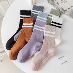 Longues chaussettes de sport antidérapantes personnalisées en bambou pur, collant pour entraîneur de yoga et pilates avec une adhérence supplémentaire