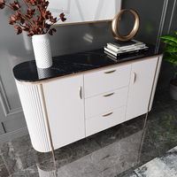 Meuble de salon design moderne avec cadre en marbre noir, console montante en métal