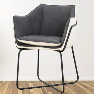 ชุดเก้าอี้ในห้องนั่งเล่นโซฟาแบบเดี่ยวมีปีกด้านหลังทำจากหนังสไตล์เชสเตอร์ฟิลด์