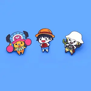 Pin de solapa de personaje de dibujos animados, esmalte suave de metal, surtido a granel, pin esmaltado personalizado de anime kawaii para sombrero