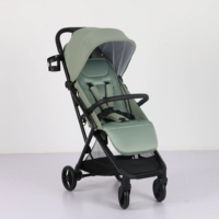 La poussette pour bébé est légère et pliable et peut s'asseoir ou s'allonger en un clic.