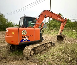 Excavatrice Hitachi ZX75 d'occasion de haute qualité, machine sur chenilles de 7 tonnes importée du Japon, avec accessoire de pince, attache rapide et brise-roche - Product Image 3