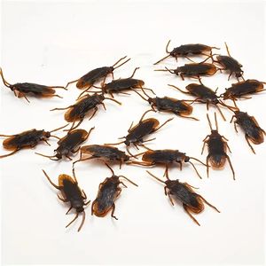 Un paquete de 20 cucarachas realistas, perfectas para el Día DE LOS Inocentes y Halloween, estas cucarachas realistas - Product Image 4