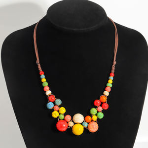 波西米亚风格彩色陶瓷串珠编织项链绿松石色似秋季水果项链，适合女性日常派对穿 - Product Image 2