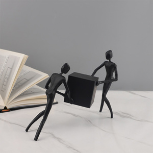 Sculpture moderne abstraite en métal noir représentant un <span class=keywords><strong>homme</strong></span> poussant un cube <span class=keywords><strong>pour</strong></span> la décoration du salon, de la <span class=keywords><strong>chambre</strong></span>, du bureau, de l'hôtel ou de la maison - Product Image 2
