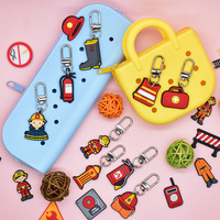 Porte-clés en PVC souple motif pompier de dessin animé, tendance, non toxique, pendentif de sac, cadeau, accessoires de bijoux DIY, transfrontalier