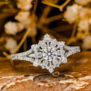 Anello con design a fiocco di neve, anello classico da donna - Product Image 1