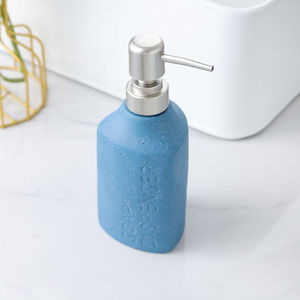 Ensemble de 4 accessoires de salle de bain en céramique classiques et luxueux, comprenant un porte-brosse à dents et un gobelet pour le bain de bouche, pour les hôtels - Product Image 6