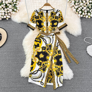 Sommerliches Rundhals-Kurzarmkleid mit Print und Asymmetrischer A-Linie - Product Image 1