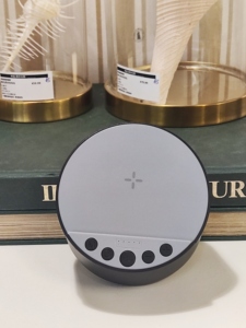 Nuovo Arrivo: Altoparlante BT 4 <span class=keywords><strong>in</strong></span> 1 con Macchina del Rumore <span class=keywords><strong>Bianco</strong></span>, Caricatore Wireless, Supporto Telefono e Macchina per Aiuto al Sonno OEM con 20 Suoni Rilassanti - Product Image 5