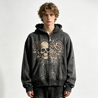 Sweat à capuche zippé noir imprimé roses et crânes, coupe lourde, délavé à l'acide, style gothique streetwear, ourlet déchiré, veste homme style punk