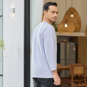 Camisa Étnica Tradicional para Hombre, Fabricada en Malasia, Color Lila, Corte Entallado, Casual, Manga Corta, Proveedor OEM, Prenda Superior, Estilo Moderno para Hombre - Product Image 3