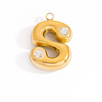 Vente en gros de bijoux de mode DIY avec pendentifs en zircon 26 lettres breloque en acier inoxydable plaqué or 18 carats pour la fabrication de colliers et de bracelets