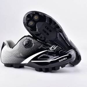 Zapatos de Ciclismo Boodun Negros y Blancos, Transpirables y Ligeros, para Bicicleta de Montaña, con Calas, para Hombre y Mujer - Product Image 1
