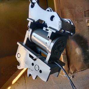 Acoplador rápido hidráulico de excavadora usada con dispositivo de bloqueo doble Enganche rápido de inclinación con rodamientos duraderos - Product Image 4