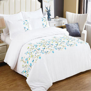 绣花羽绒被套120GSM涤纶柔软羽绒被套床单套装带枕套4/6件特大床 - Product Image 1