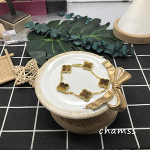 Pulsera de Moda con Trébol de Cuatro Hojas y Cinco Flores para Mujer, Chapada en Oro de 18K, en Existencia, Lista para Enviar - Product Image 4