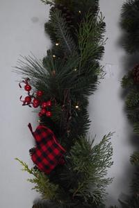 Guirnaldas Navideñas Artificiales Personalizadas para Interiores, Guirnalda de Navidad Verde Artificial de PVC de 6 pies - Product Image 4