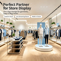 Portant à vêtements sur mesure en métal et bois, du sol au plafond, avec étagères et éclairage LED pour boutique de prêt-à-porter