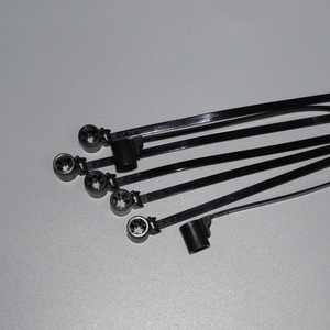 Attache-câble noir en nylon, autobloquant, amovible, fixation par goujon, pour regroupement de fils, spécial automobile - Product Image 1