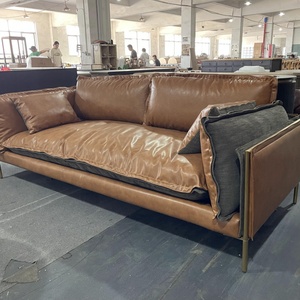 Sofá de Lujo de Diseño Italiano en Cuero de Alta Calidad, 3 Plazas, Base de Metal - Product Image 3
