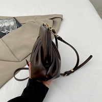 Sac à bandoulière plissé au design élégant, fermeture magnétique de haute qualité, sac bandoulière de luxe pour femme, vente chaude en usine