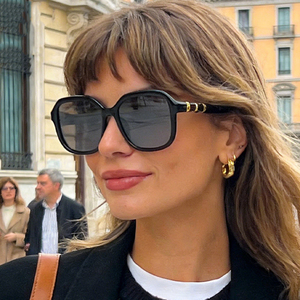 Nouvelles Lunettes de Soleil 2026 de Créateur, Monture Carrée Tendance pour Femme, Branches en Bambou Uniques et Colorées, Verres Dégradés, Idéales pour Toutes les Occasions - Product Image 1