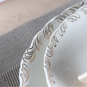 Assiette d'usine en céramique dorée Blancs en porcelaine blanche Assiette de table de Noël Fournisseur de céramique Vaisselle claytan - Product Image 4