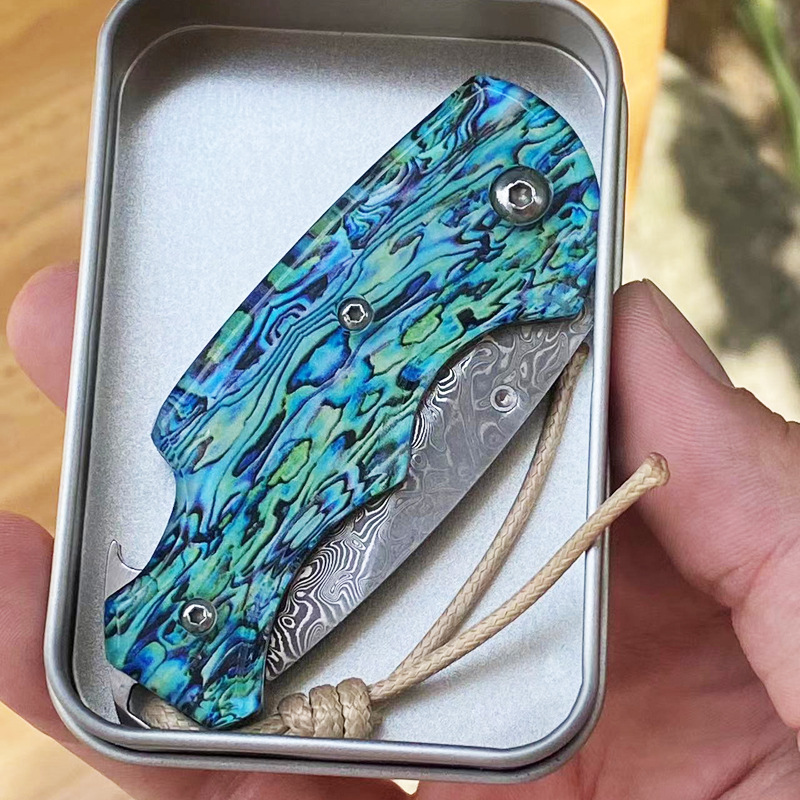 Acero de Damasco con caja de aluminio.