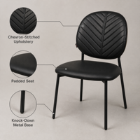 Chaise démontable noire rembourrée avec surpiqûres chevron et structure métallique pour projets d'importation de mobilier de villégiature