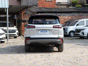 2025 五菱星光 560 SUV 1.5T PHEV 500公里纯电续航 7座家庭车 - Product Image 6